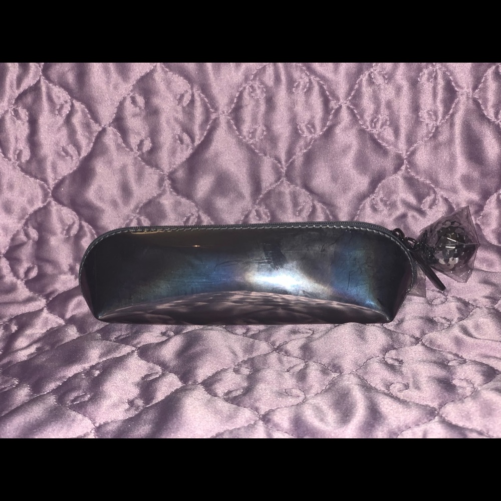 MAC small cosmetic bag with 2 brushes